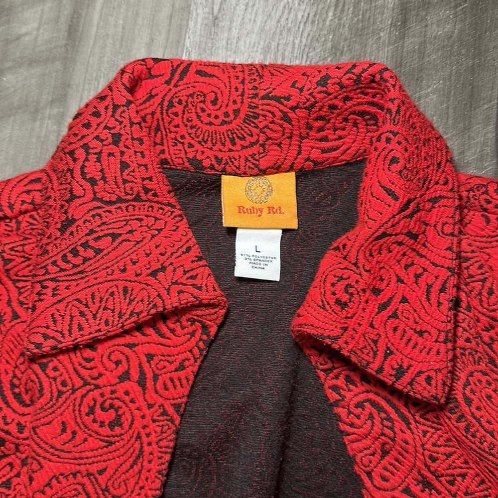 Ruby Rd. Red and Black Paisley Textured No Button Jacket - Large - Picture 4 of 7